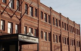 Marqueen Hotel - Newly Renovated
